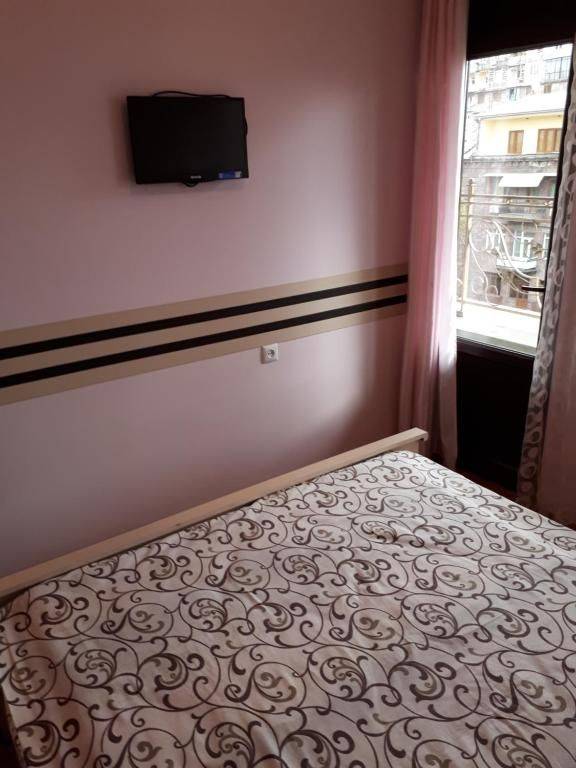 Фотографии номера Двухместный номер Делюкс с 1 кроватью и ванной в  Arm Hostel Ереван